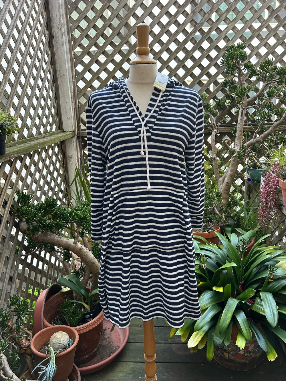 Land’s End Striped Hooded Knit Swim Coverup in Navy and White. Size Small
NWT